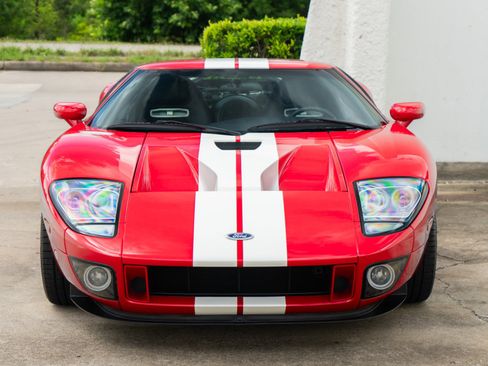 Used 2005 Ford GT RWD image 14