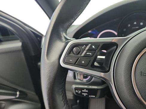 Used 2021 Porsche Cayenne w/ Premium Package image 35
