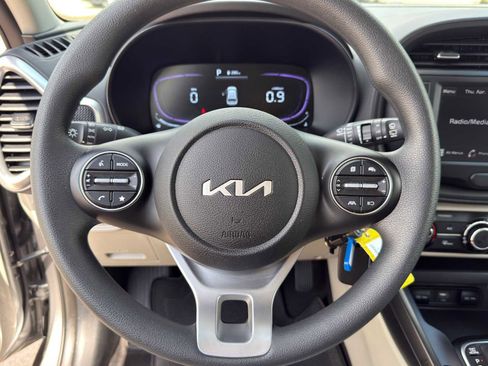 Certified 2025 Kia Soul LX FWD image 14