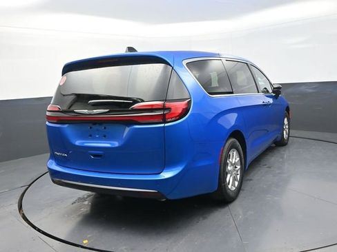 New 2026 Chrysler Pacifica Select image 9