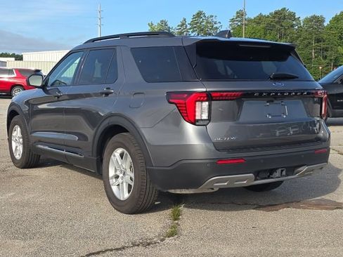 Used 2025 Ford Explorer Active w/ Active Comfort Package RWD image 3