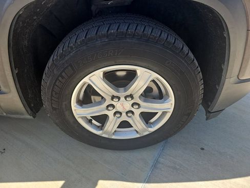 Used 2017 GMC Acadia SLE FWD image 12