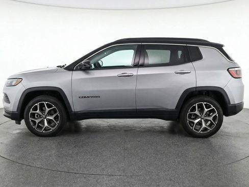 Used 2025 Jeep Compass Limited AWD/4WD image 5