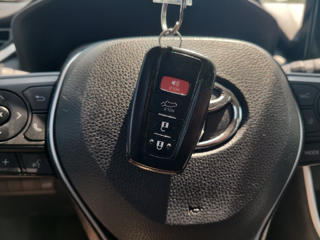 Used 2021 Toyota RAV4 XLE Premium FWD image 32