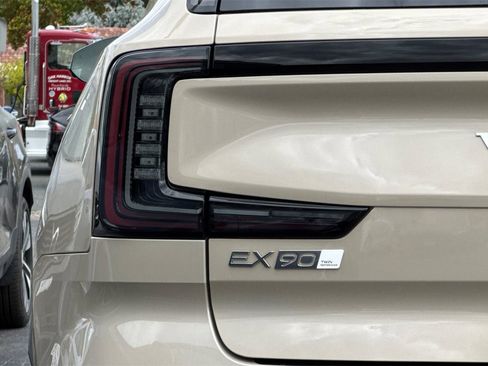 New 2025 Volvo EX90 Ultra w/ Protection Package Premier image 27