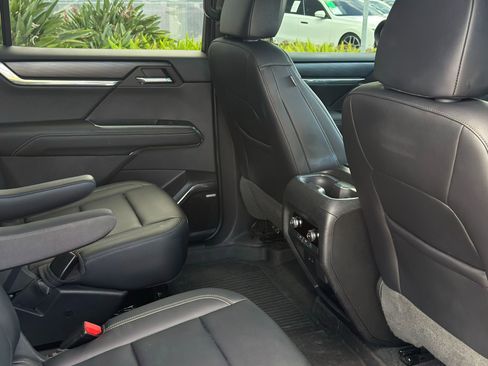 Used 2024 GMC Acadia Elevation image 23