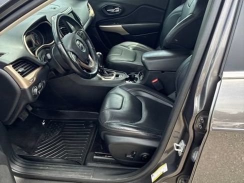 Used 2018 Jeep Cherokee Limited AWD/4WD image 10