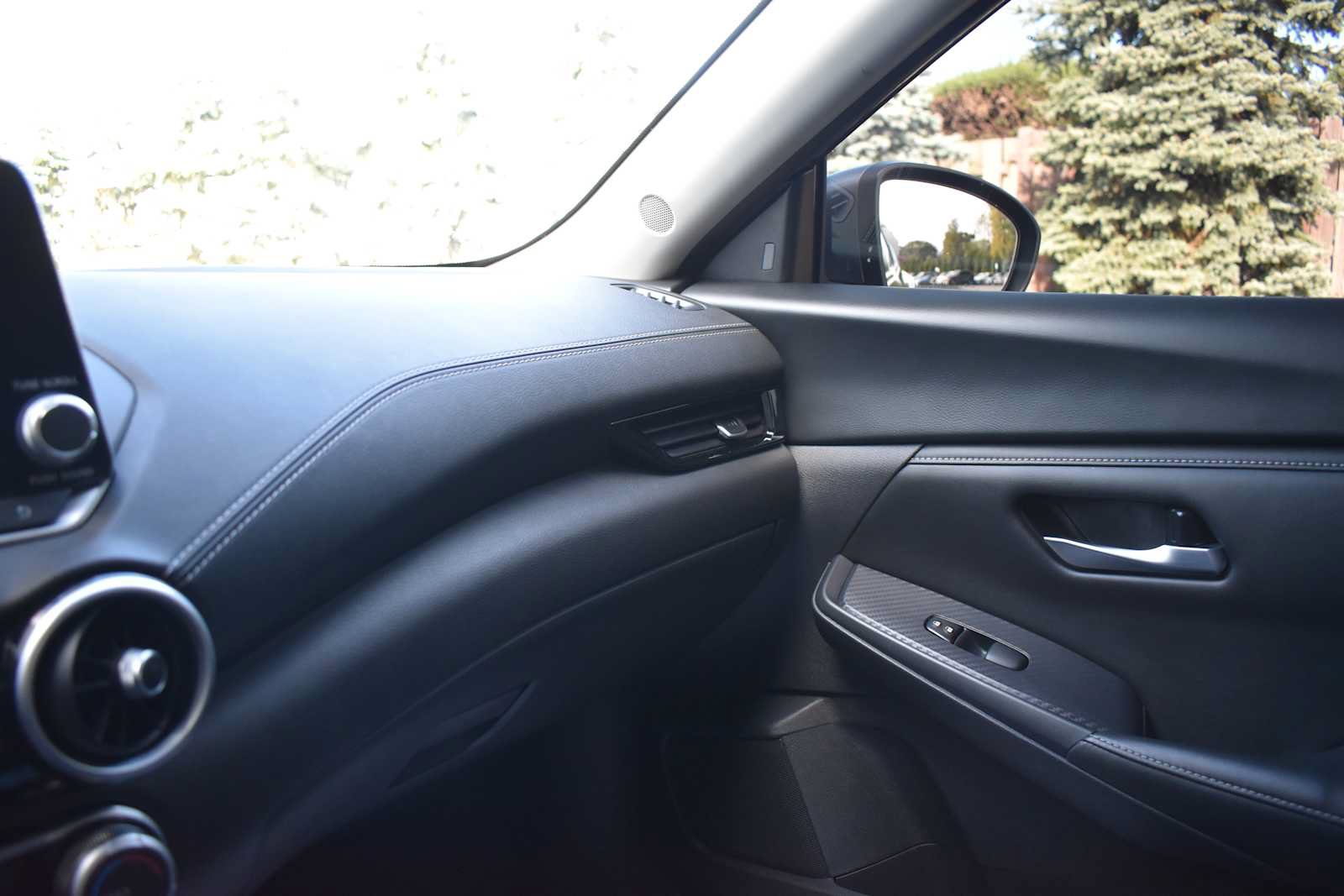 Used 2024 Nissan Sentra SV FWD image 30