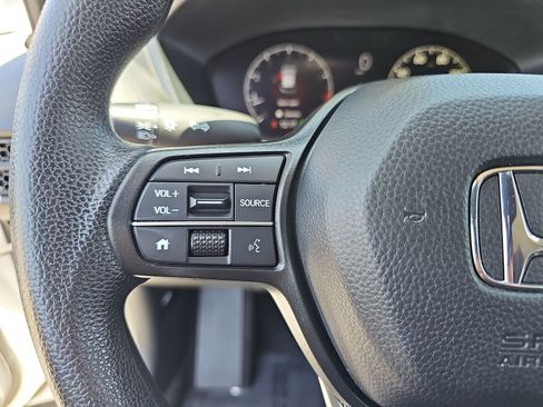 Used 2023 Honda HR-V LX image 17