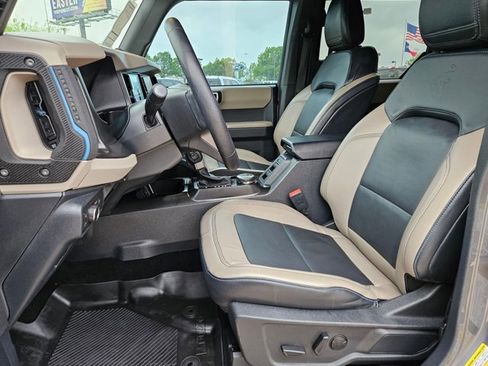 Used 2022 Ford Bronco Wildtrak image 16