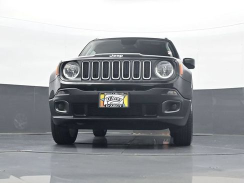 Used 2018 Jeep Renegade Latitude w/ Cold Weather Group AWD/4WD image 22