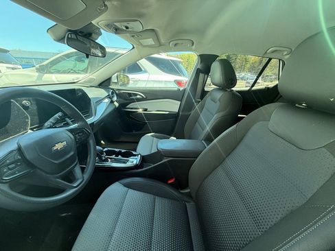 Used 2024 Chevrolet Trax LT FWD image 20