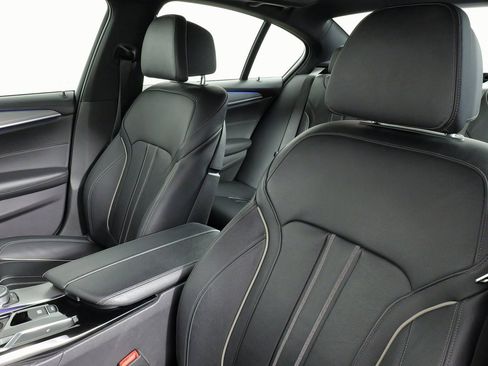 Used 2018 BMW 530i xDrive w/ M Sport Package image 40