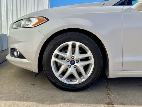 Used 2016 Ford Fusion SE w/ Equipment Group 202A image 32