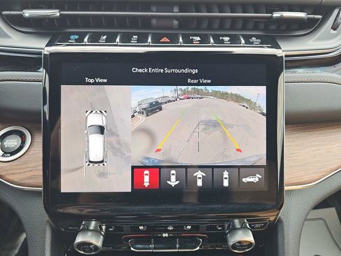 Used 2023 Jeep Grand Cherokee Summit w/ Luxury Tech Group V image 27