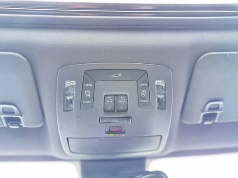 Used 2022 Toyota Sienna XLE Woodland Edition image 23