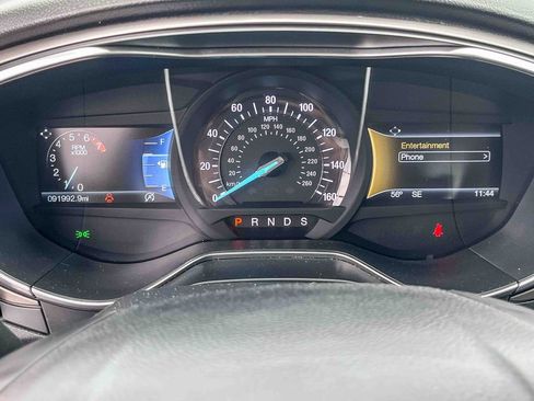 Used 2017 Ford Fusion SE w/ Fusion SE Technology Package image 10