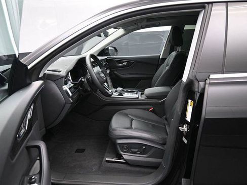 Used 2023 Audi Q8 Premium image 9