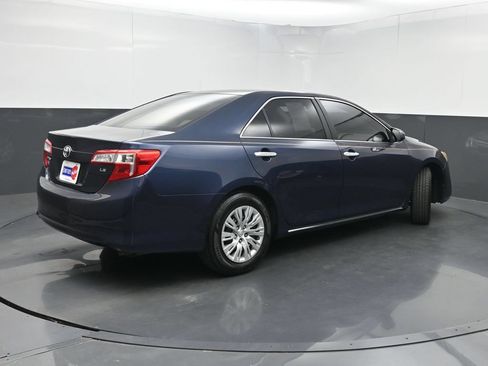 Used 2014 Toyota Camry LE FWD image 18