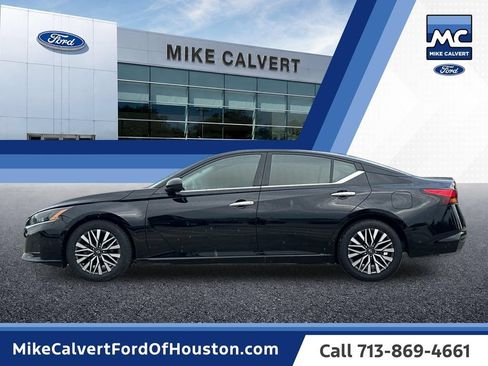 Used 2025 Nissan Altima 2.5 SV FWD image 2