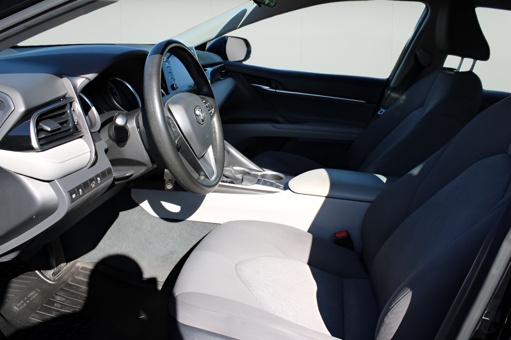 Used 2022 Toyota Camry LE AWD/4WD image 9