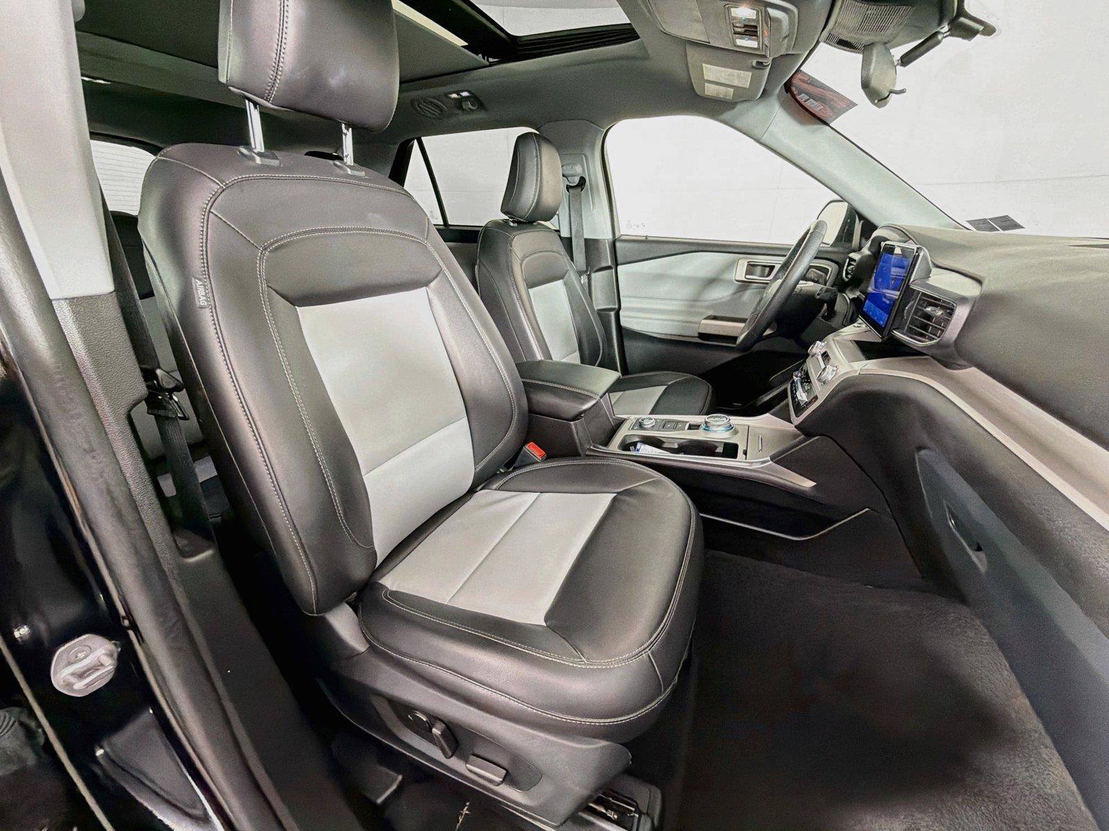 Used 2023 Ford Explorer XLT w/ Equipment Group 202A AWD/4WD image 30