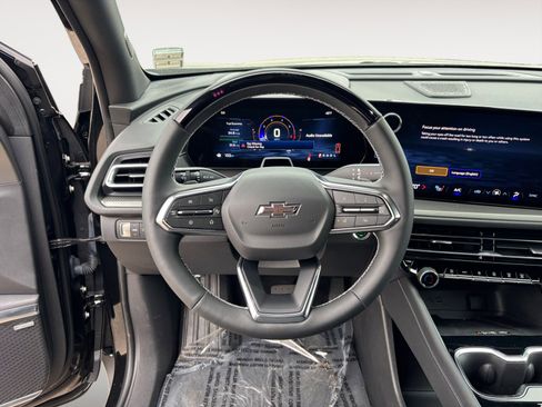 Used 2025 Chevrolet Traverse LT w/ Enhanced Driving Package image 12