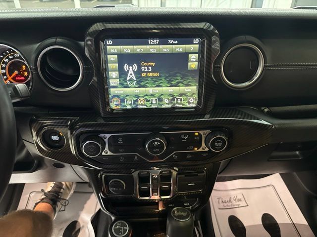 Used 2022 Jeep Wrangler Unlimited Sahara w/ LED Lighting Group AWD/4WD image 8