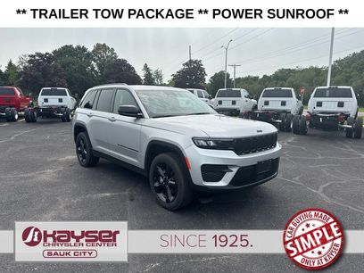 Used 2025 Jeep Grand Cherokee Altitude