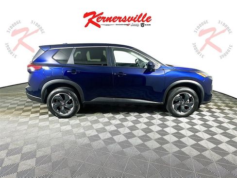 Used 2024 Nissan Rogue SV image 8