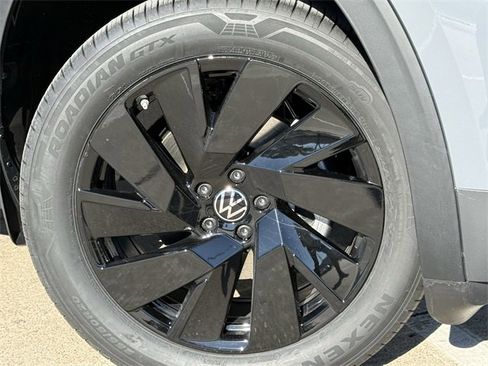 New 2026 Volkswagen Atlas Cross Sport SE image 7