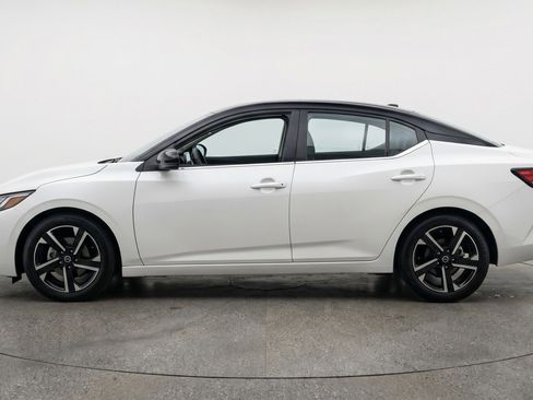 Used 2025 Nissan Sentra SV image 3