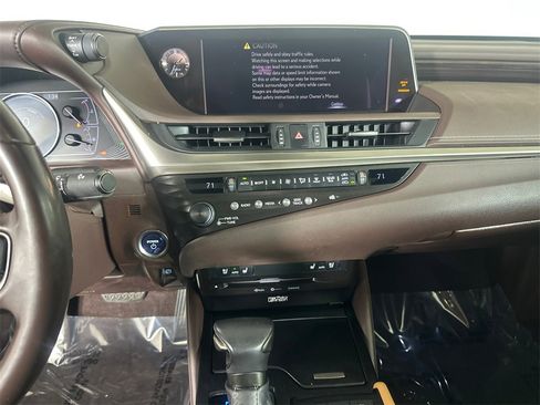 Used 2020 Lexus ES 300h w/ Premium Package image 28