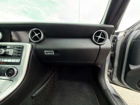 Used 2013 Mercedes-Benz SLK 250 image 7