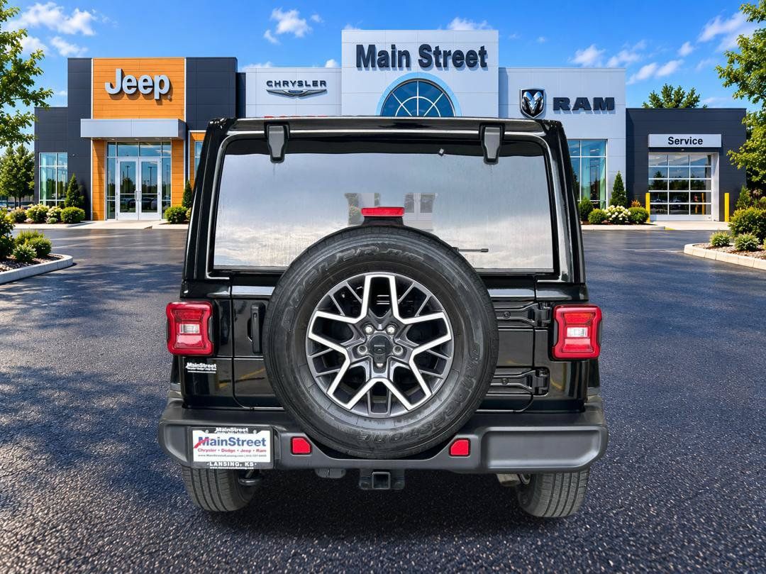 Used 2024 Jeep Wrangler Unlimited Sahara AWD/4WD image 4