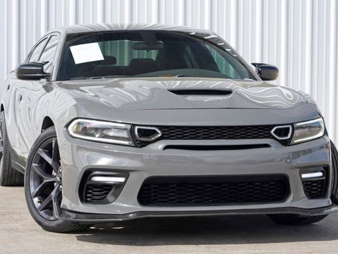 Used 2019 Dodge Charger SXT image 2