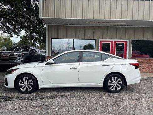 Used 2023 Nissan Altima 2.5 S FWD image 6
