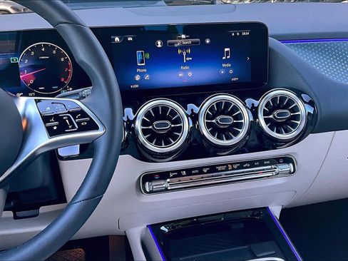 Used 2025 Mercedes-Benz GLA 250 image 6