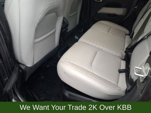 Used 2021 Jeep Wrangler Unlimited Sahara image 12