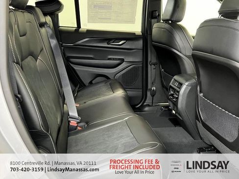 New 2025 Jeep Grand Cherokee Altitude AWD/4WD image 17