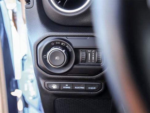 Used 2022 Jeep Wrangler Unlimited Sahara w/ Cold Weather Group image 15