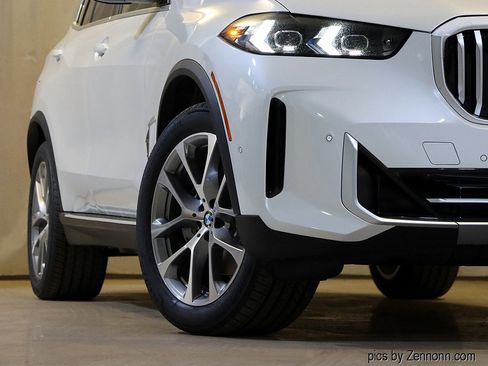 Used 2026 BMW X5 xDrive40i w/ Climate Comfort Package image 4