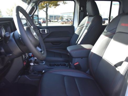 Used 2025 Jeep Wrangler Unlimited Rubicon image 14