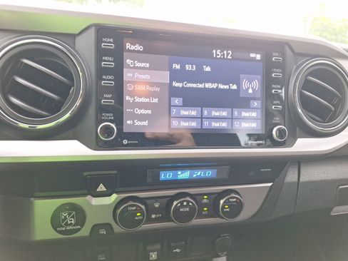 Used 2022 Toyota Tacoma SR5 RWD image 27