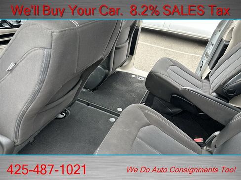 Used 2022 Chrysler Voyager LX FWD image 22
