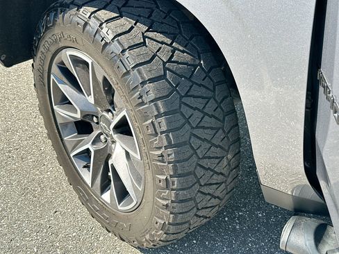 Used 2022 Chevrolet Tahoe Z71 w/ Off-Road Capability Package image 35