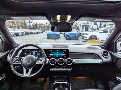 Used 2021 Mercedes-Benz GLB 250 4MATIC image 41