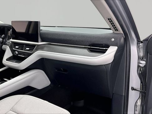 Certified 2025 Ford Explorer Platinum w/ LUX Leather Package AWD/4WD image 17