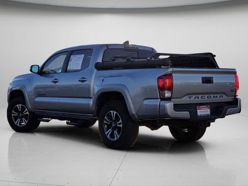 Used 2017 Toyota Tacoma TRD Sport image 17