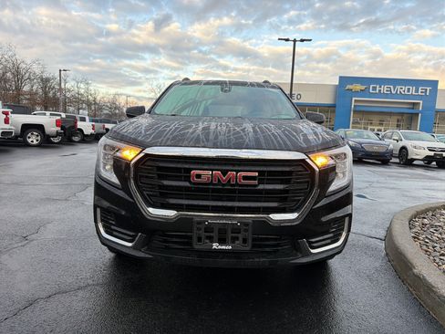 Used 2022 GMC Terrain SLE w/ Driver Convenience Package image 2
